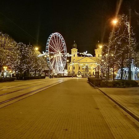 Green Island In The Downtown With Free Parking Debrecen Exterior photo