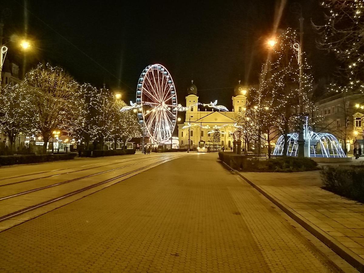 Green Island In The Downtown With Free Parking Debrecen Exterior photo